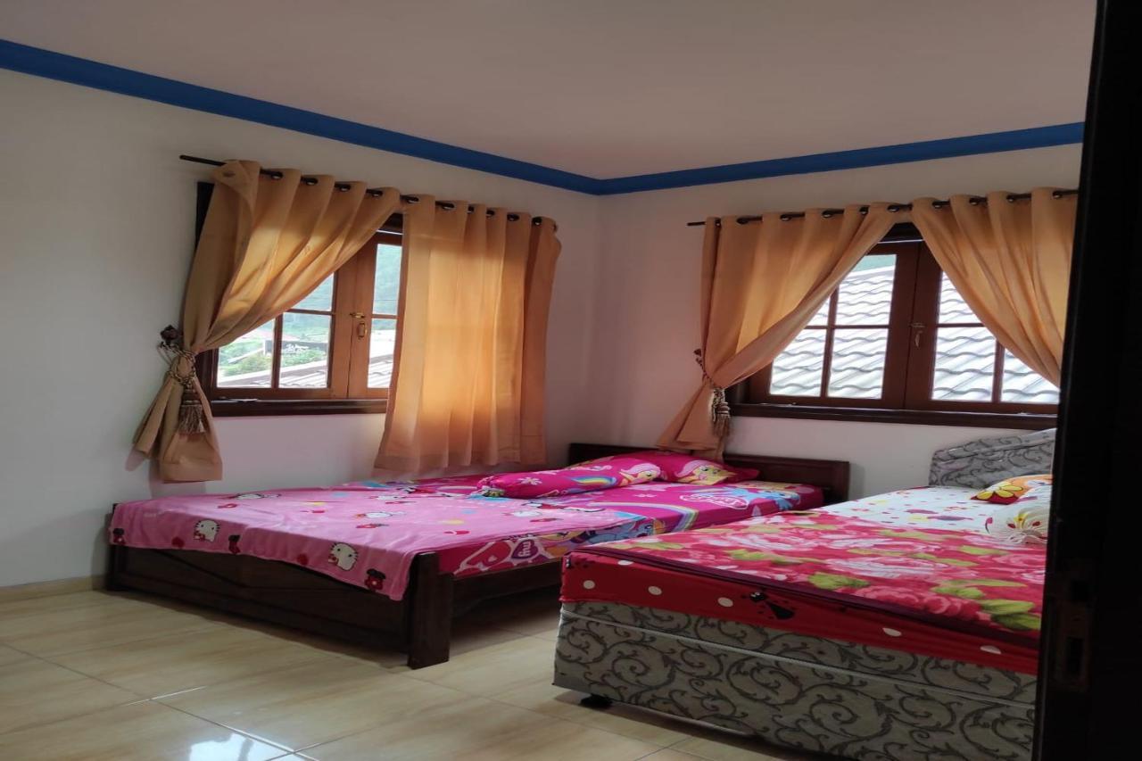 Villa Meteor Garden Tawangmangu Kültér fotó